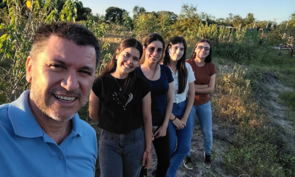 Estudiantes de la Carrera Ingeniería Ambiental realizan monitoreo de los humedales urbanos de la Ciudad de Pilar, desde el Programa de Extensión Universitaria “ECOAPLICADAS”.
